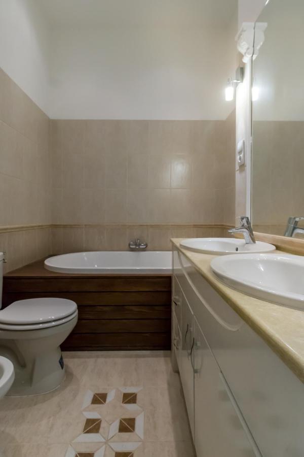 Spacious Riverside Residency - Magnificent View Budapešť Exteriér fotografie